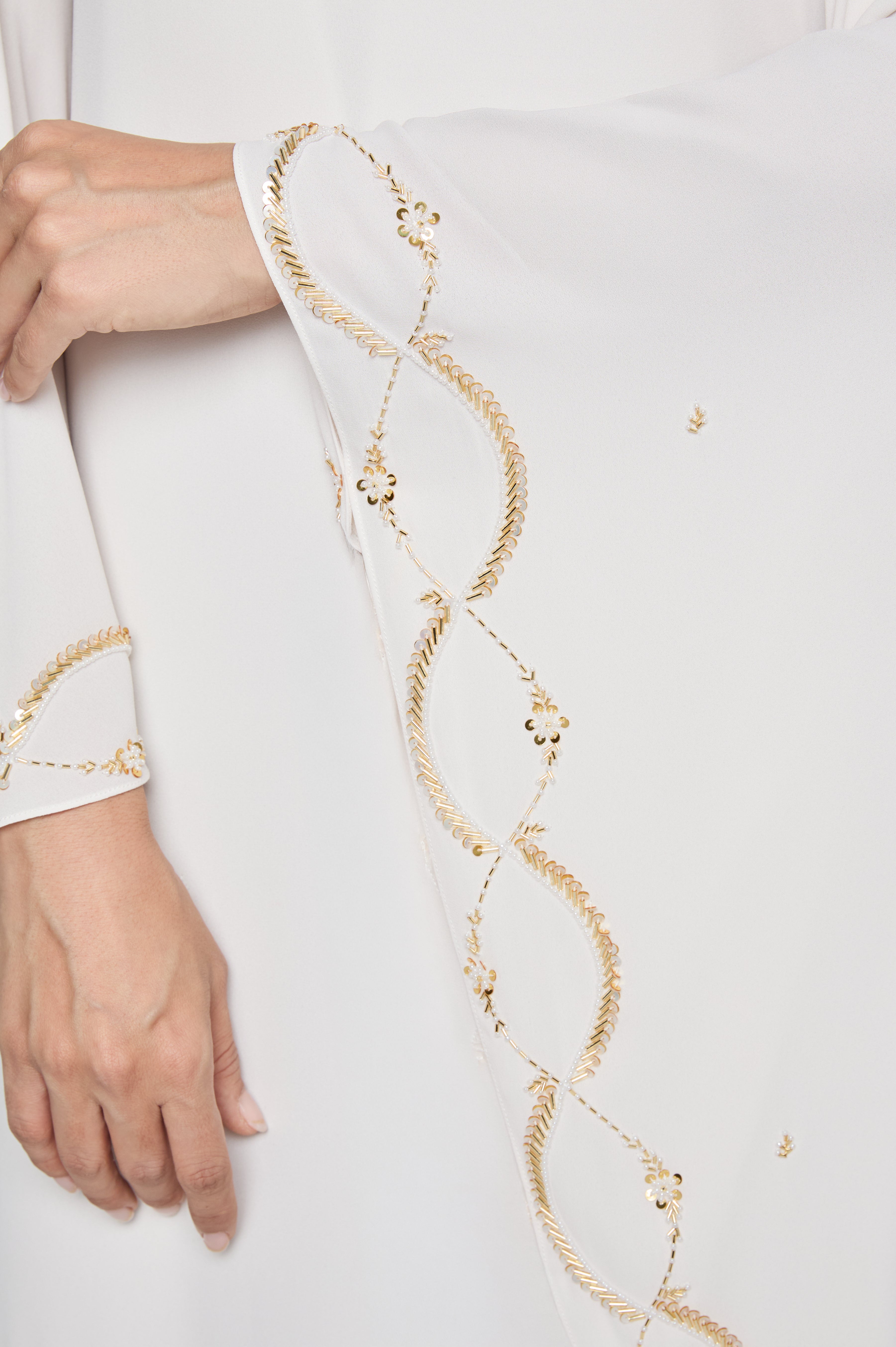 Elegant White Thoub